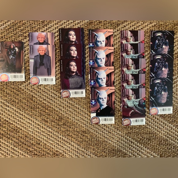 18 DAVE and BUSTERS Aliens Star Trek trading cards holographic foil limited - Picture 1 of 7